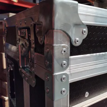 ETC Ion Xe20 + Fader Wing + 2 écrans 24" Flight-⁠case pour console lumière + 2 écrans 24"  (rayure)