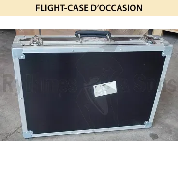 Storage case for 32 microphones holds horizontally